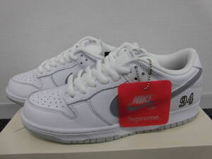 SUPREME × SB DUNK LOW OG QS "WHITE METALLIC SILVER"（25FW WEEK2） HQ8487-100 （ホワイト/メタリックシルバー/ホワイト）