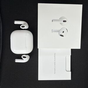 Apple AirPods 4 アクティブノイズ キャンセリング搭載 箱無し｜Yahoo