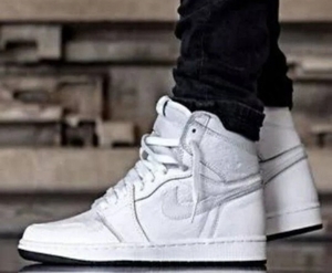 AIR JORDAN 1 RETRO HIGH OG "WHITE PERFORATED" 555088-100 （ホワイト/ブラック/ホワイト）