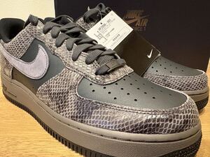 AIR FORCE 1 ‘07 LV8 "SNAKESKIN" HF2898-001 （オフノワール/ケイブストーン/ブラック/ライトカーボン）