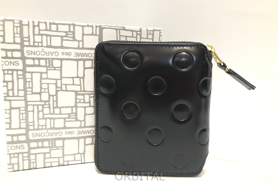 COMME des GARCONS ドット エンボス 二つ折り財布 SA2100NE （ブラック）