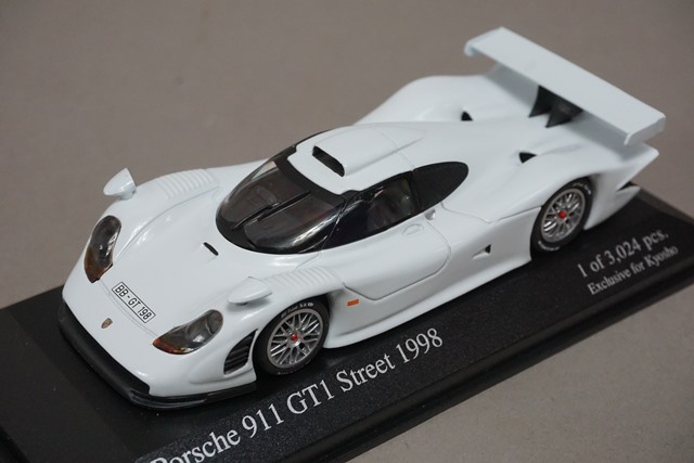 ポルシェ 911 GT1 ストリート （ホワイト/1998） 1/43スケール