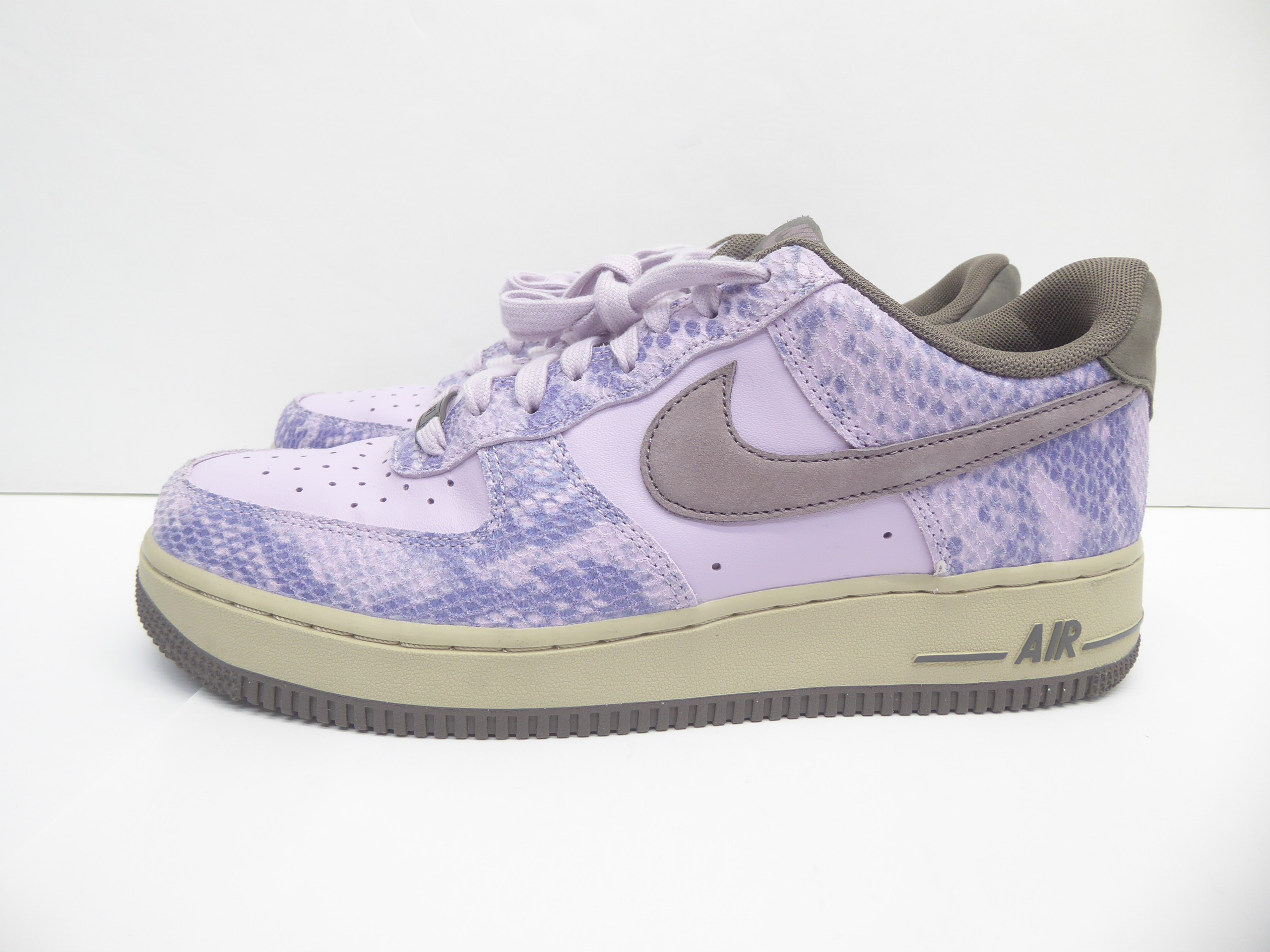 AIR FORCE 1 '07 LV8 "PURPLE SNAKE" HF2898-500 （ドール/サンドドリフト/ケイブストーン/トープグレー）