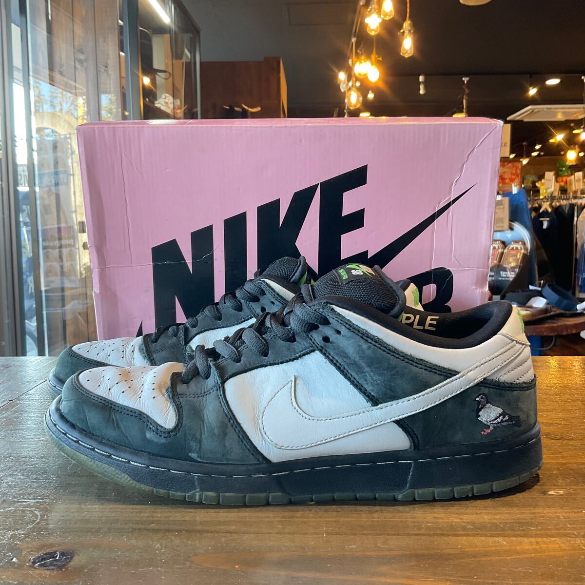 STAPLE × SB DUNK LOW PRO OG QS "PANDA PIGEON" BV1310-013 (ブラック/ホワイト)