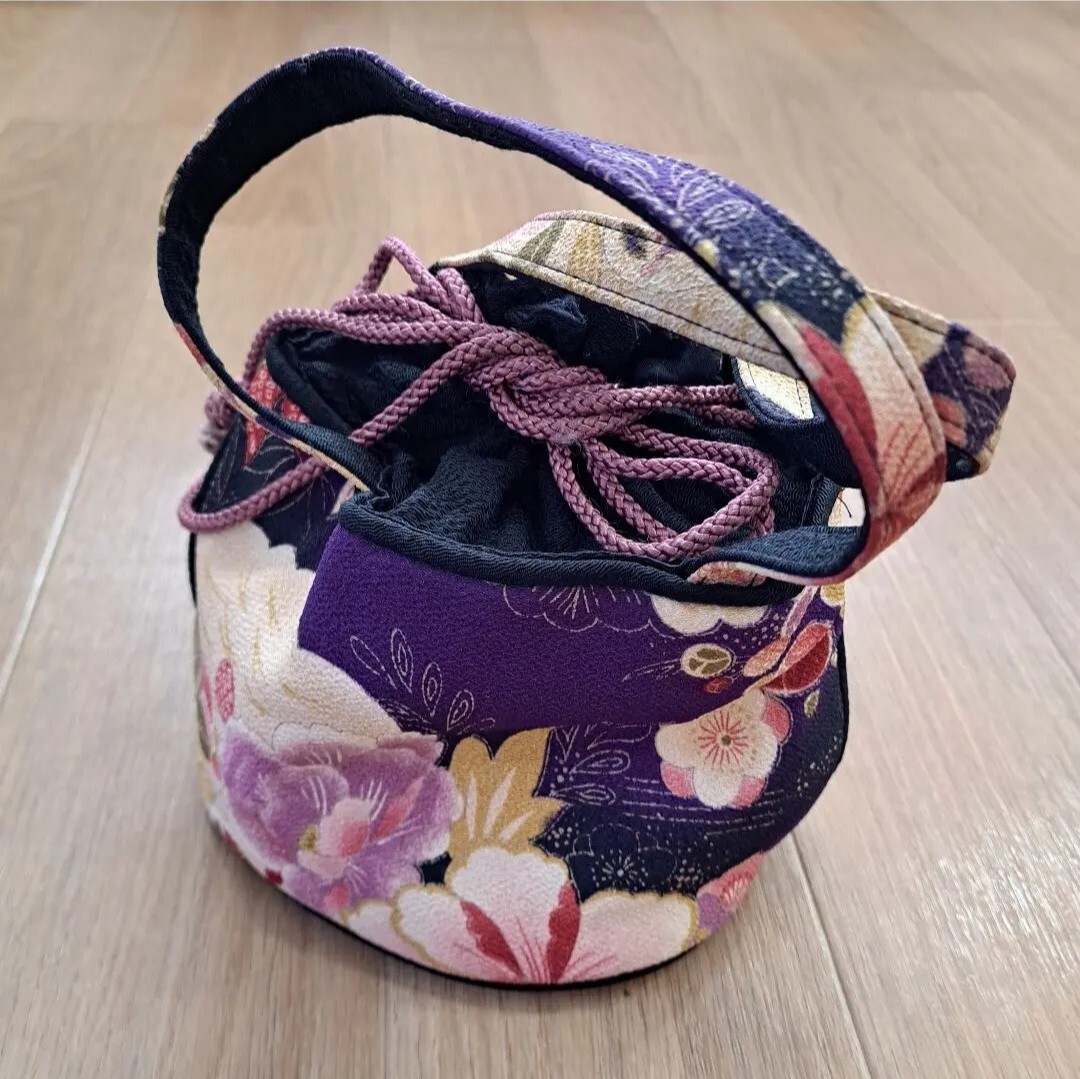 巾着 円筒紫花柄( 卒業式袴姿 お洒落な浴衣姿に最適)
