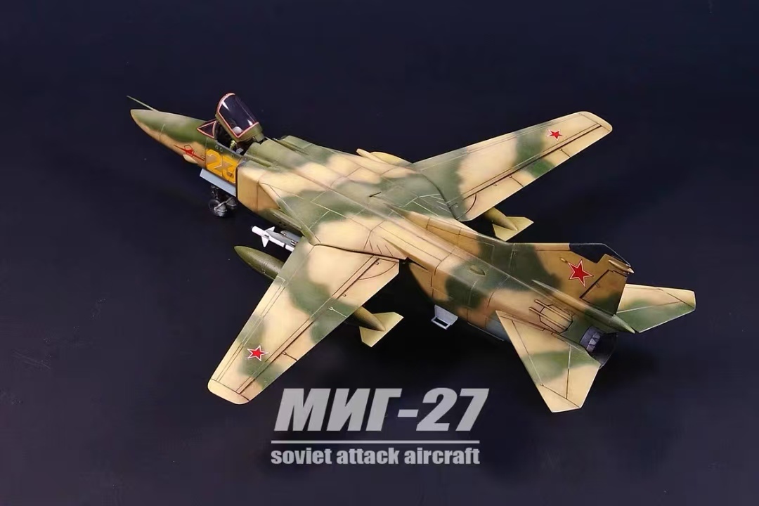  красный temi-1/72 Россия MIG-27.. машина покрашен конечный продукт 