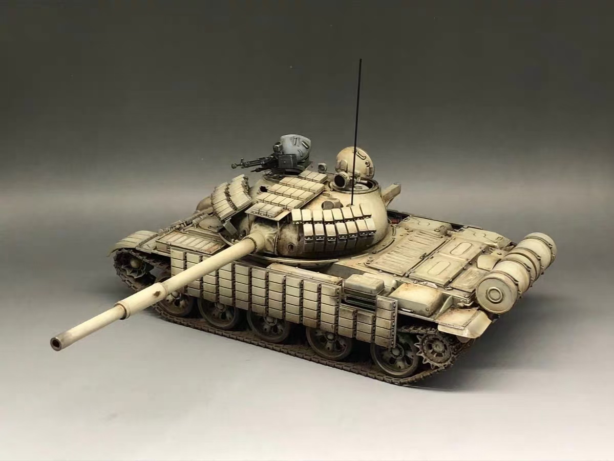 1/35 T-62 ERA 主力戦車 1972 組立塗装済完成品_画像4