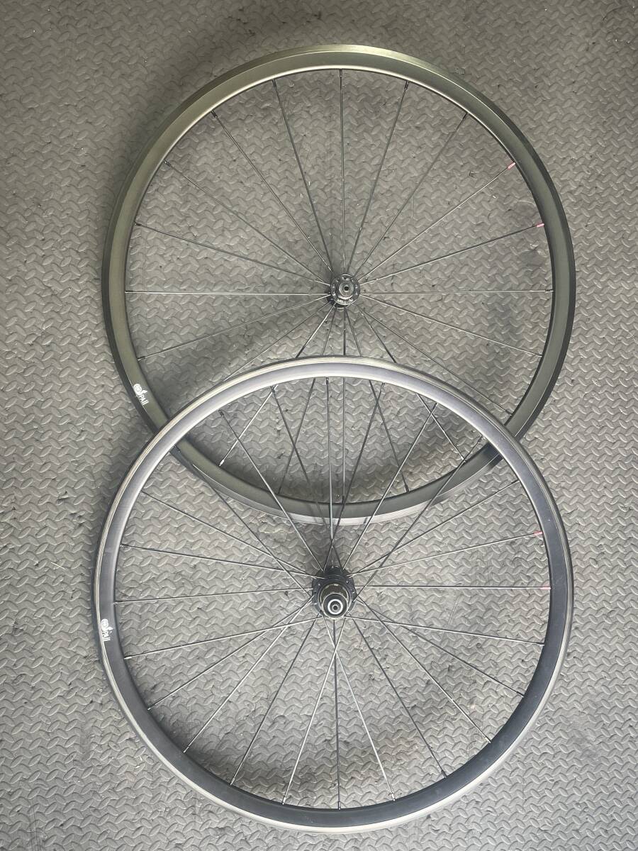 COSPAii(コスパイイ)700Cホイール前後セット ※注意:光の加減で色違いに見えますが同じ黒です。 同色です。