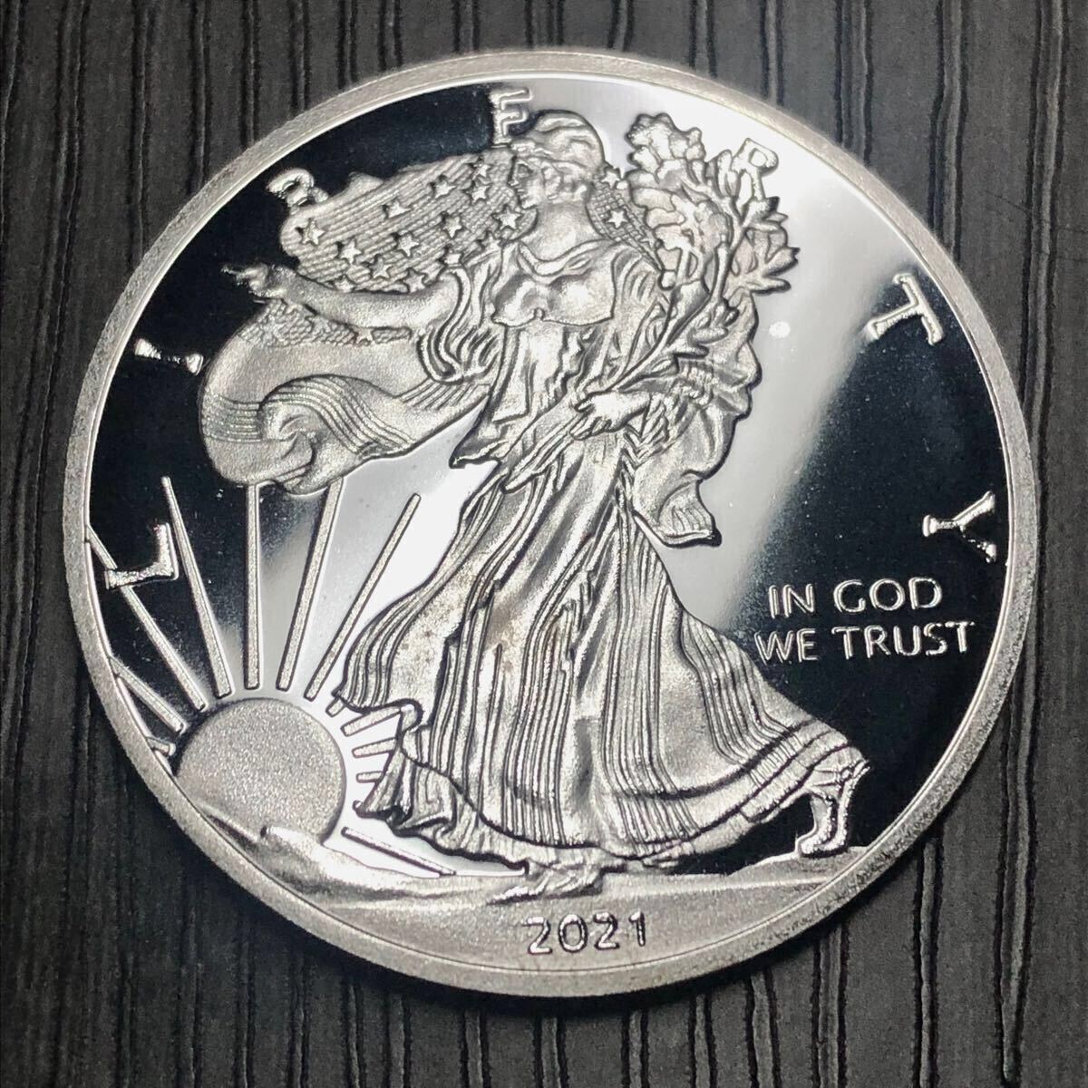 銀貨 2021年 1ドル 自由の女神 リバティ イーグル アメリカ 貿易 銀貨 2021年 1ドル 自由の女神 リバティ イーグル アメリカ 貿易
