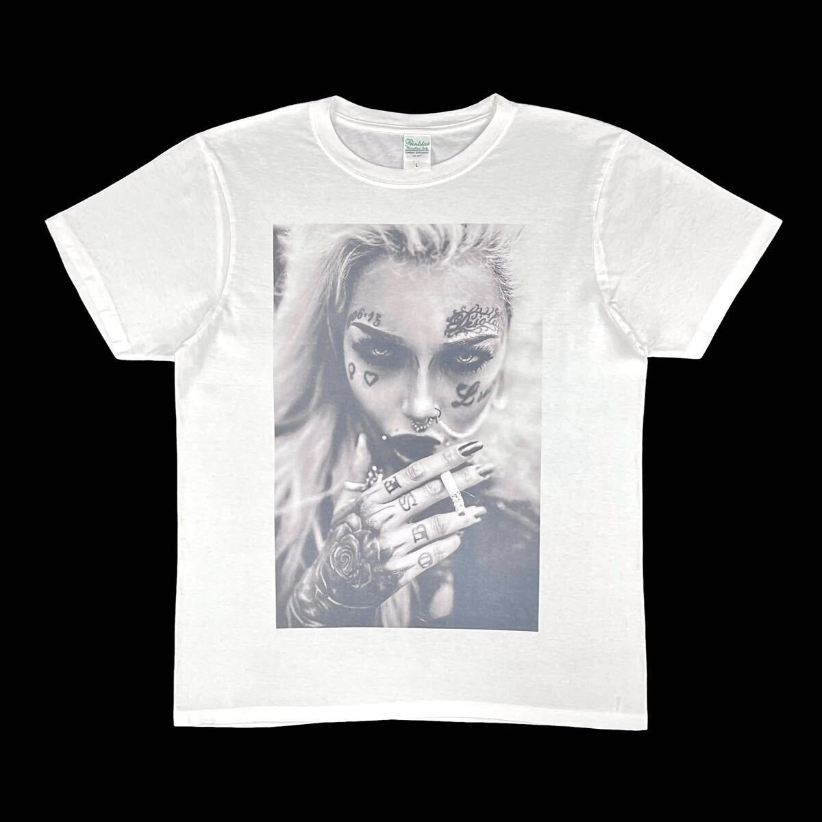 新品 ビッグプリント ハード TATOO タトゥー 顔 ボディピアス 煙草 ブロンド ワイルド ギャングスタガール Tシャツ オーバーサイズ XL(LL) 新品 ビッグプリント ハード TATOO タトゥー 顔 ボディピアス 煙草 ブロンド ワイルド ギャングスタガール Tシャツ オーバーサイズ XL(LL)