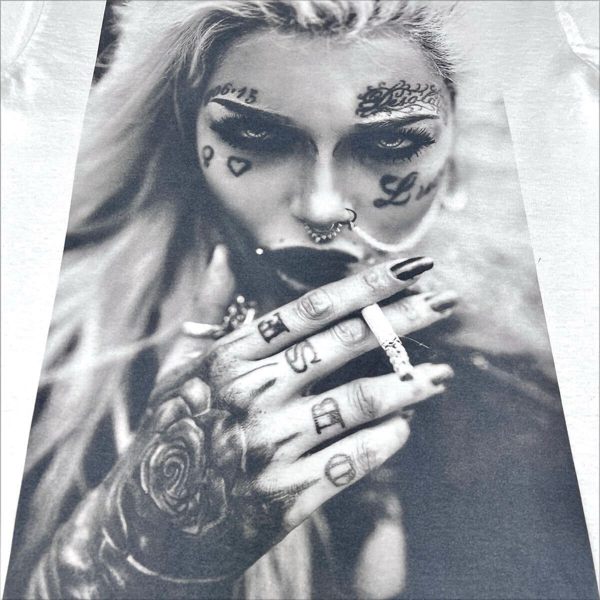 新品 ビッグプリント ハード TATOO タトゥー 顔 ボディピアス 煙草 ブロンド ワイルド ギャングスタガール Tシャツ オーバーサイズ XL(LL) 新品 ビッグプリント ハード TATOO タトゥー 顔 ボディピアス 煙草 ブロンド ワイルド ギャングスタガール Tシャツ オーバーサイズ XL(LL)