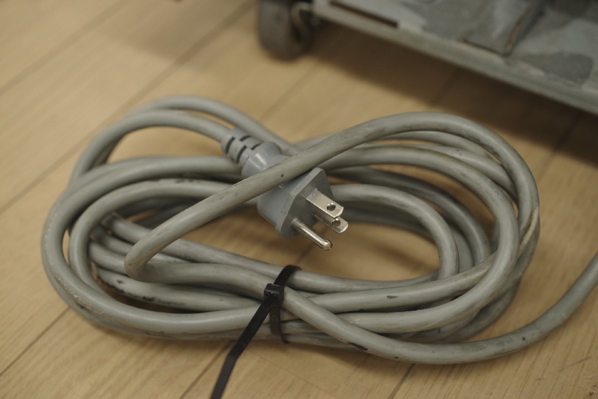 ダイワ 大和冷機(jī) 対面 冷蔵ショーケース KA501B3 LED照明 キャスター付き 幅1500mm 后ろ引き戸 3段 動(dòng)作OK 廚房 ケーキ 洋菓子 スイーツ