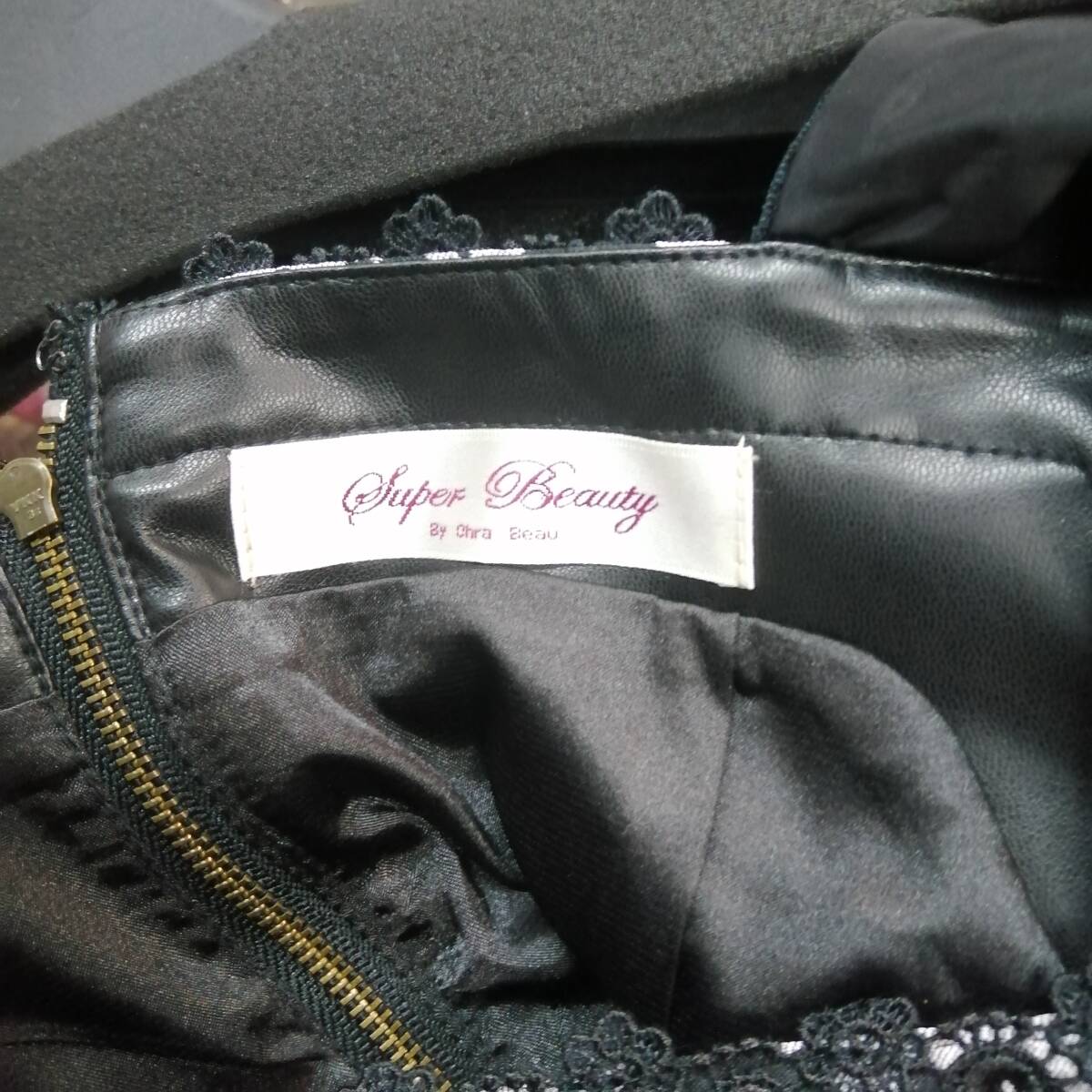 FW０４９２５ー３＊新品＊スーパービューティー＊花柄プリント＊レース使い＊デザインワンピース＊ポケット付き＊黒＊サイズ？　可愛い　_画像9