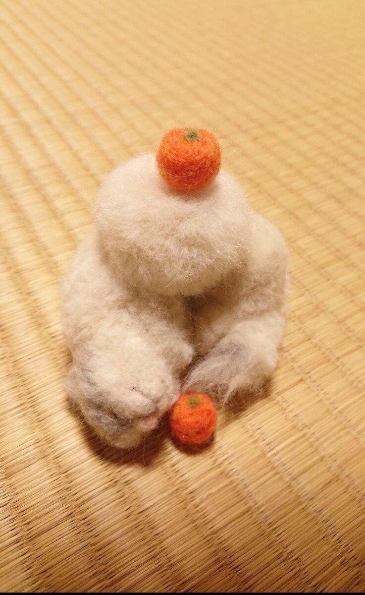 正月ハンドメイド羊毛フェルト 鏡餅風ねこ みかん〜