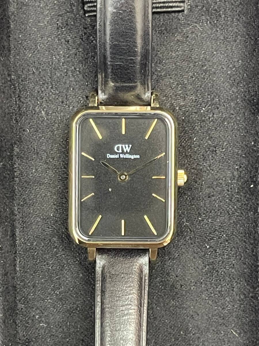 Daniel Wellington ダニエルウエリントン 84X61551438 スクエア ブラック×ゴールド レディース 腕時計(SMU5872SM)