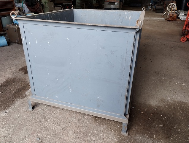 【引き取り限定・大阪府】鉄バッカン 外寸W1400×D1220×H1100mm 内寸W1300×D1120×H950mm 産廃 スクラップ 鉄箱 ゴミ箱 ボックス