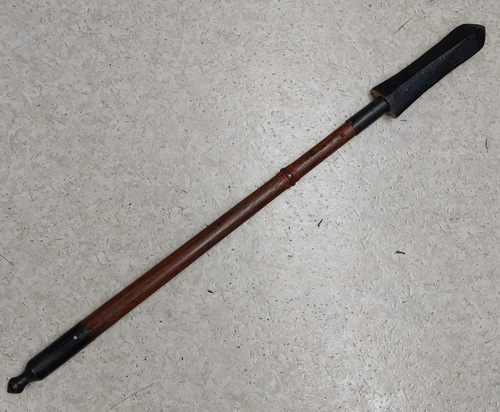 江戸期 鞘に納まる 樋入り 三角槍 短い籠槍 姫槍 武器装具