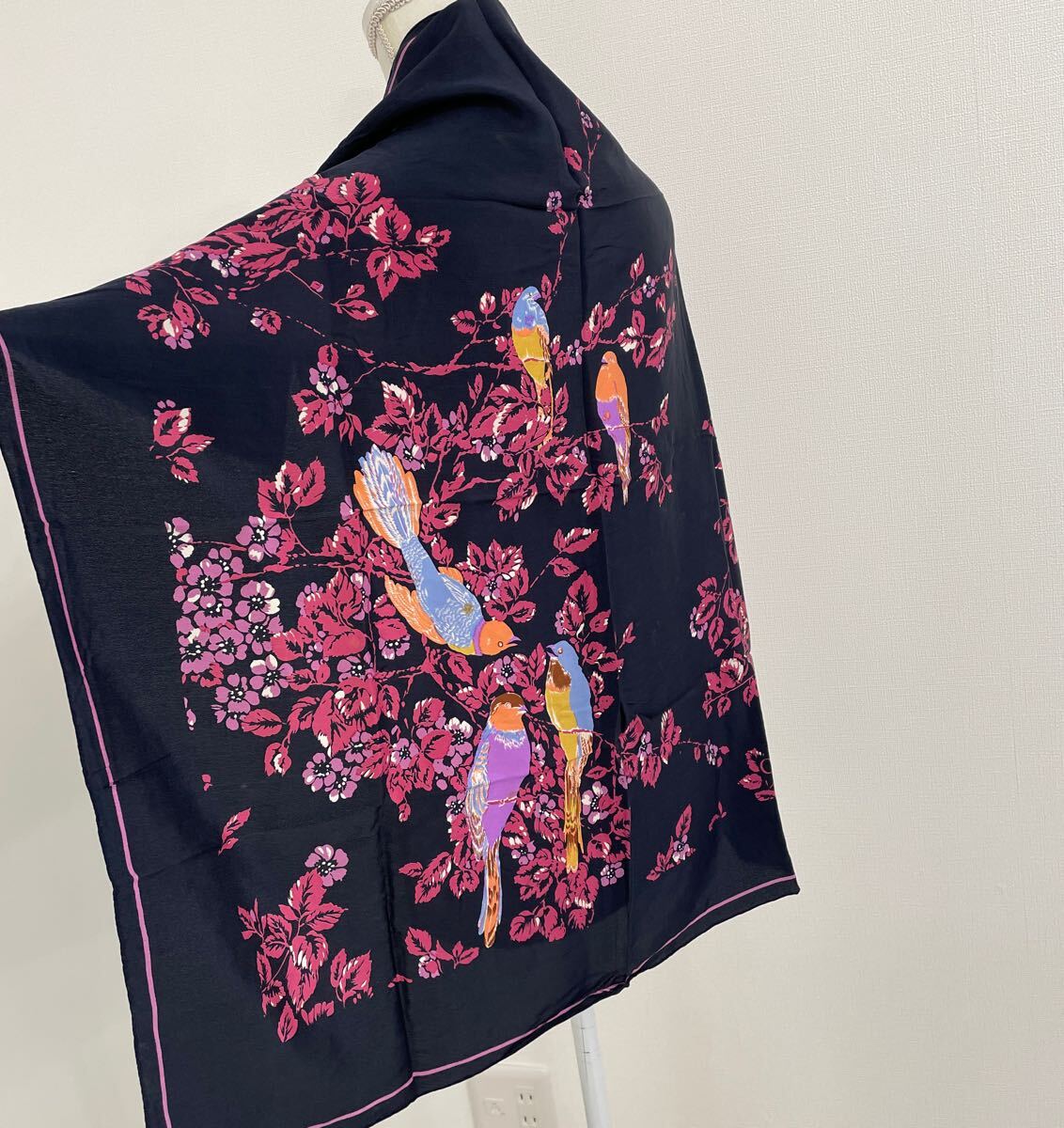 Christian Dior ディオール 大判 シルクスカーフ - 小物 Christian Dior ディオール 大判 シルクスカーフ - 小物