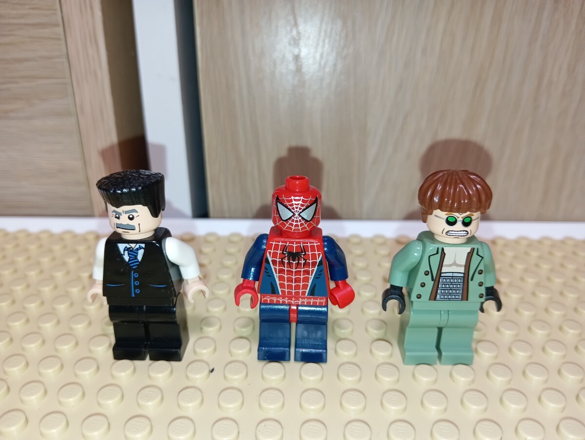 レゴ　4855　スパイダーマン　ドック・オク　Jジョナ・ジェイムソン　フィグ　3体セット