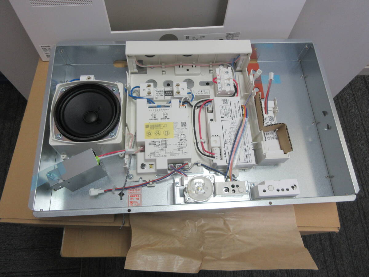 NA0731171 未使用品　パナソニックLEDコンパクトスクエア　誘導(dǎo)音付點滅形避難口誘導(dǎo)燈FA20305CLE1　B級BL形本體のみ表示板なし　個數(shù)あり