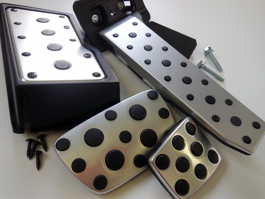 新品　210系クラウンに　レクサス純正アルミペダル 4点　IS F / GS F 新品】210系 クラウンに☆ レクサス純正 アルミ ペダル 4点