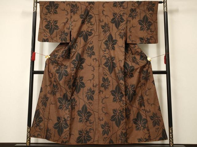 平和屋着物■本場大島紬　９マルキ　唐草文　正絹　逸品　AAAN1938iu