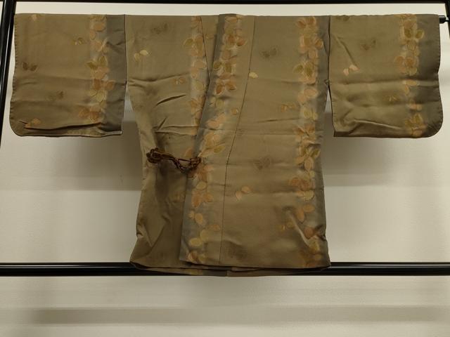 平和屋着物■道中着　地紋起こし　舞蝶文　暈し染め　正絹　逸品　CAAK3766dy