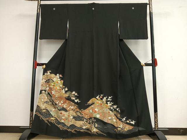 平和屋着物●創業460年・千總　黒留袖　駒刺繍　松取草花文　金糸　正絹　逸品　AAAO9336np