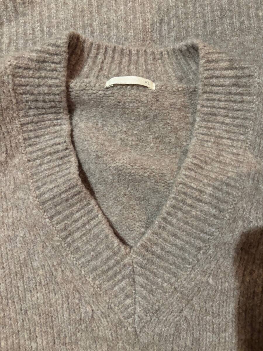 GU　ブラッシュドヤーンVネックセーター(長袖)　ニット　ベージュ　ユニクロ　ZARA