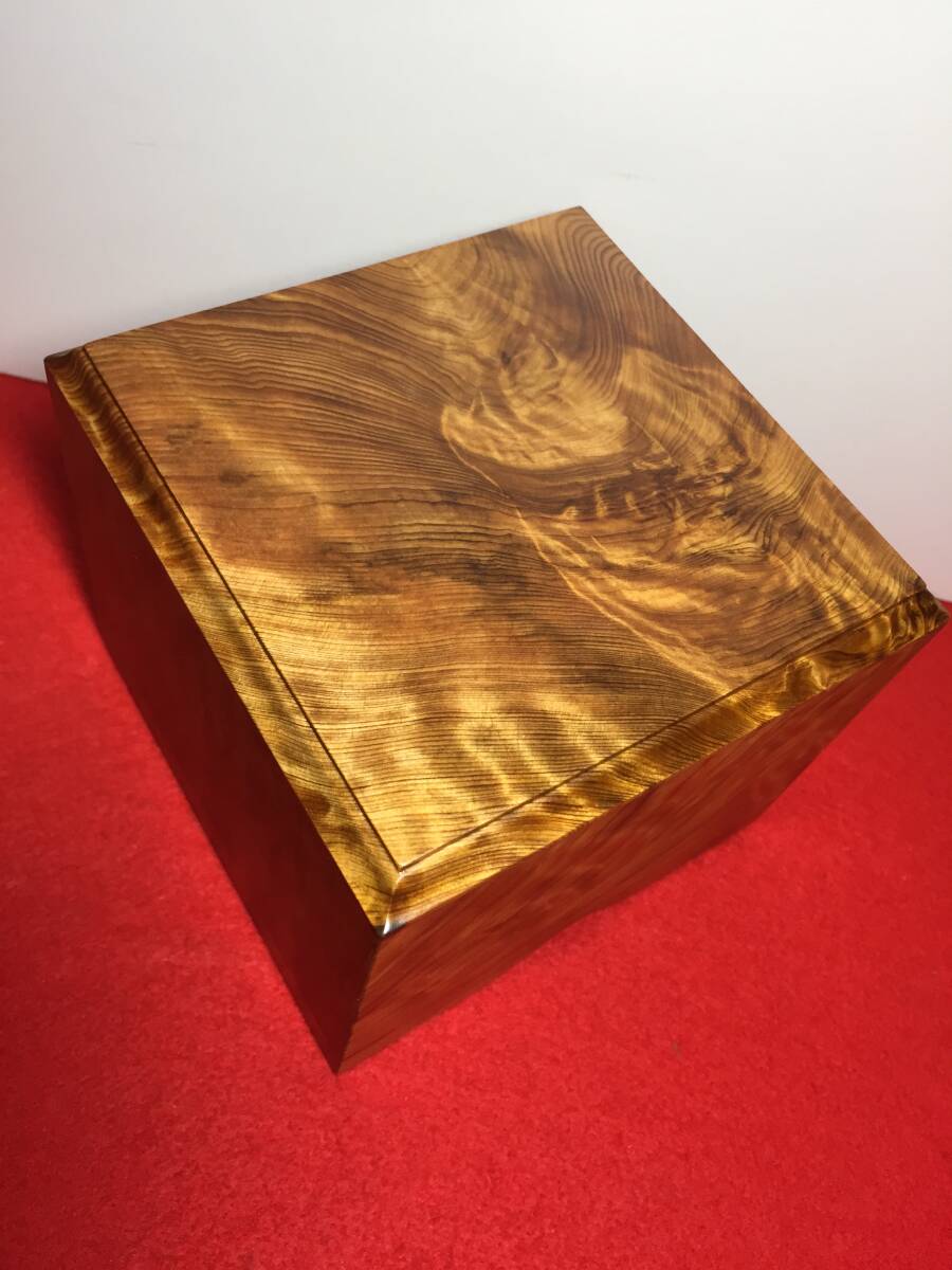 特別出品 ⑪ 最高級駒箱 銘木屋久杉工芸品 インテリア家具 世界遺産 特別出品 ⑪ 最高級駒箱 銘木屋久杉工芸品 インテリア家具 世界遺産