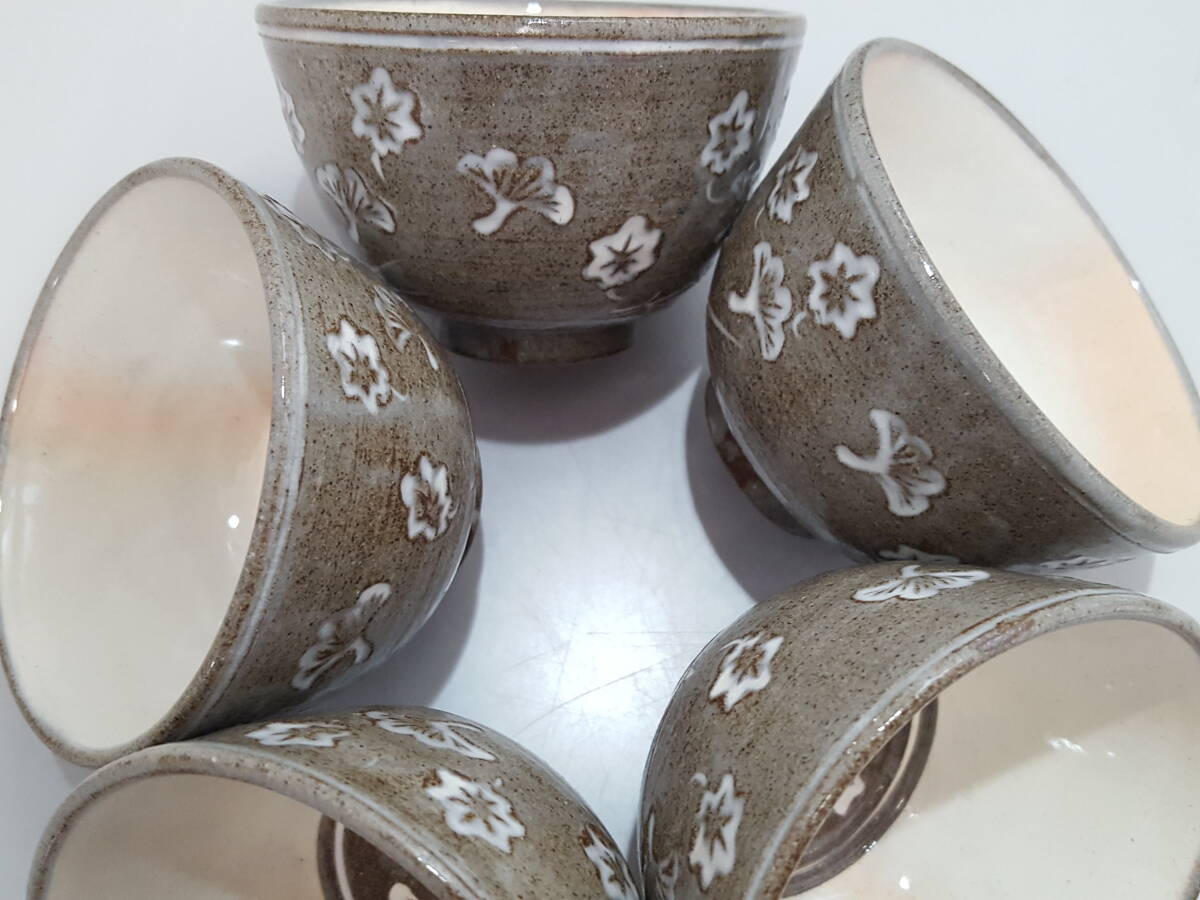 初だし】清水焼 吹寄せ彫 お茶呑茶碗含む 湯呑 2種セット/5客揃 初だし】清水焼 吹寄せ彫 お茶呑茶碗含む 湯呑 2種セット/5客揃