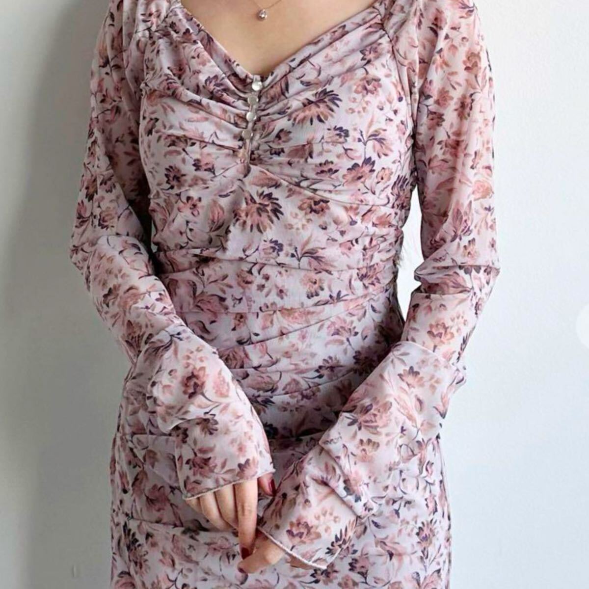 新品 COCODEAL ココディール 花柄 長袖 ストレッチワンピース 2 新品 COCODEAL ココディール 花柄 長袖 ストレッチワンピース 2