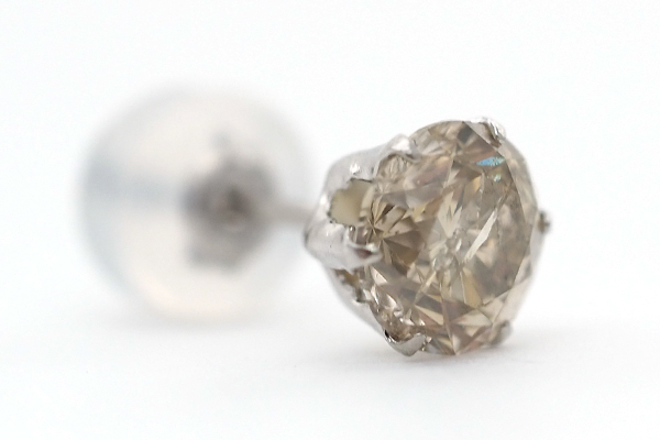 お買い得◎Pt90 プラチナ900 ダイヤモンド0.659ct 片耳ピアス 一 お買い得◎Pt90 プラチナ900 ダイヤモンド0.659ct 片耳ピアス 一