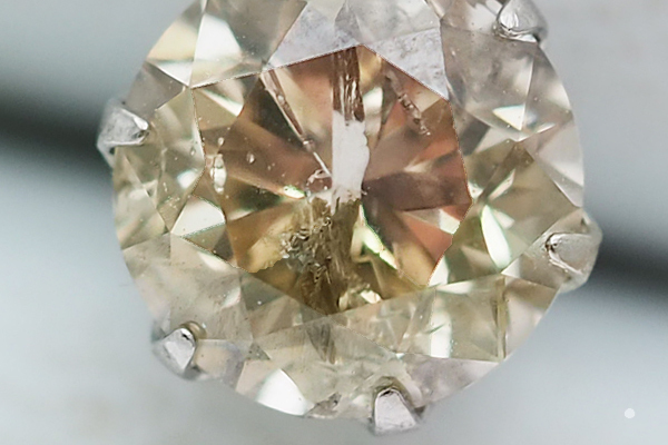 お買い得◎Pt90 プラチナ900 ダイヤモンド0.659ct 片耳ピアス 一 お買い得◎Pt90 プラチナ900 ダイヤモンド0.659ct 片耳ピアス 一