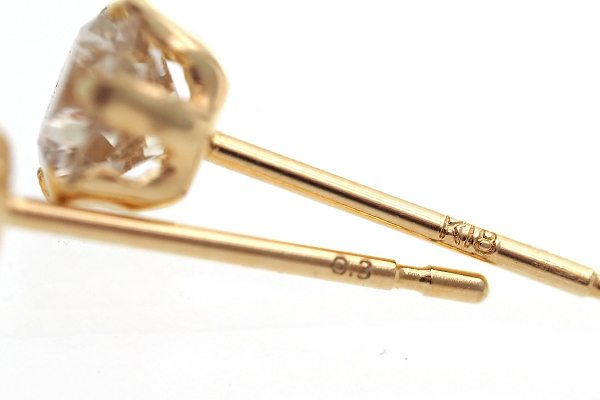 お買い得!K18YG ダイヤモンドピアス 各0.3ct 一粒ダイヤピアス お買い得!K18YG ダイヤモンドピアス 各0.3ct 一粒ダイヤピアス