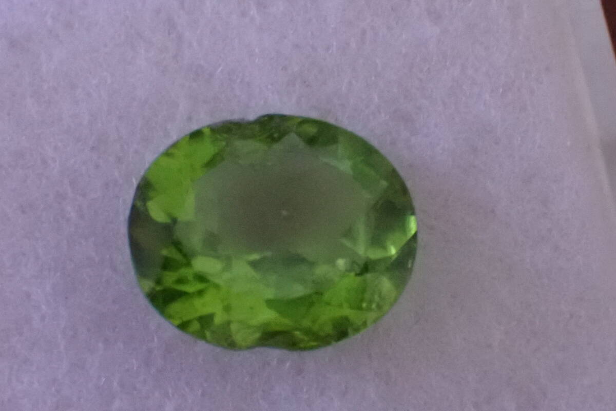 ペリドット　5.25ct　欠けあり　056