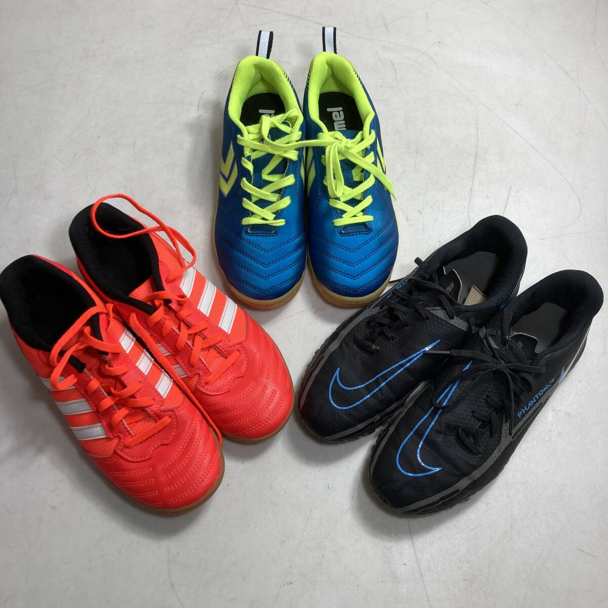 2024年 お歳暮・冬ギフト特集 まとめ商品 3点 トレーニングシューズ フットサル サッカー ★ ナイキ 1.20kg 23/23.5 ヒュンメル×1 ×1 アディダス ×1 PHANTOM 24.0cm以下