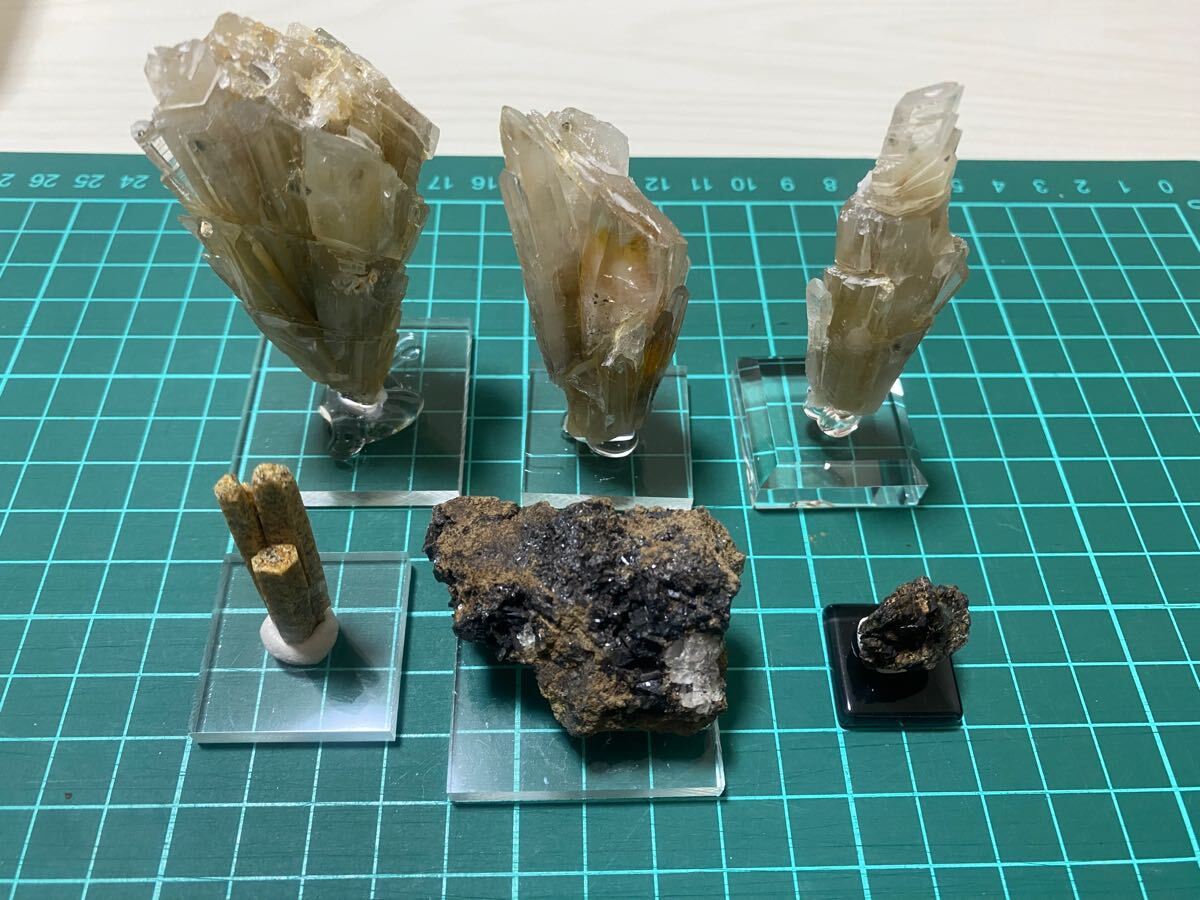 華麗 鉱物標本 国産鉱物 大分県 水晶と斧石、蛍石(原石 銀鋪 尾平鉱山 その他