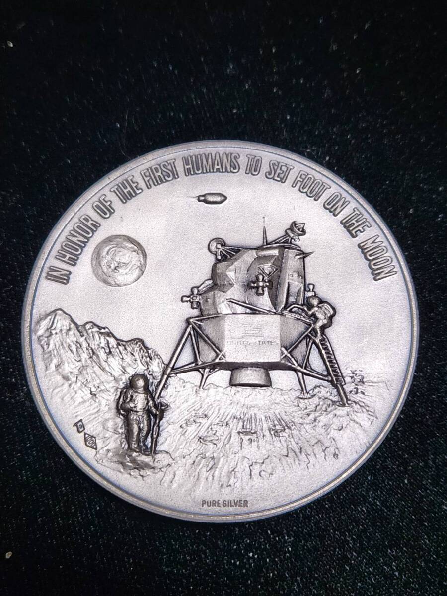 アポロ11号月面着陸記念メダル1969良品! アポロ11号月面着陸記念メダル1969良品! - メルカリ