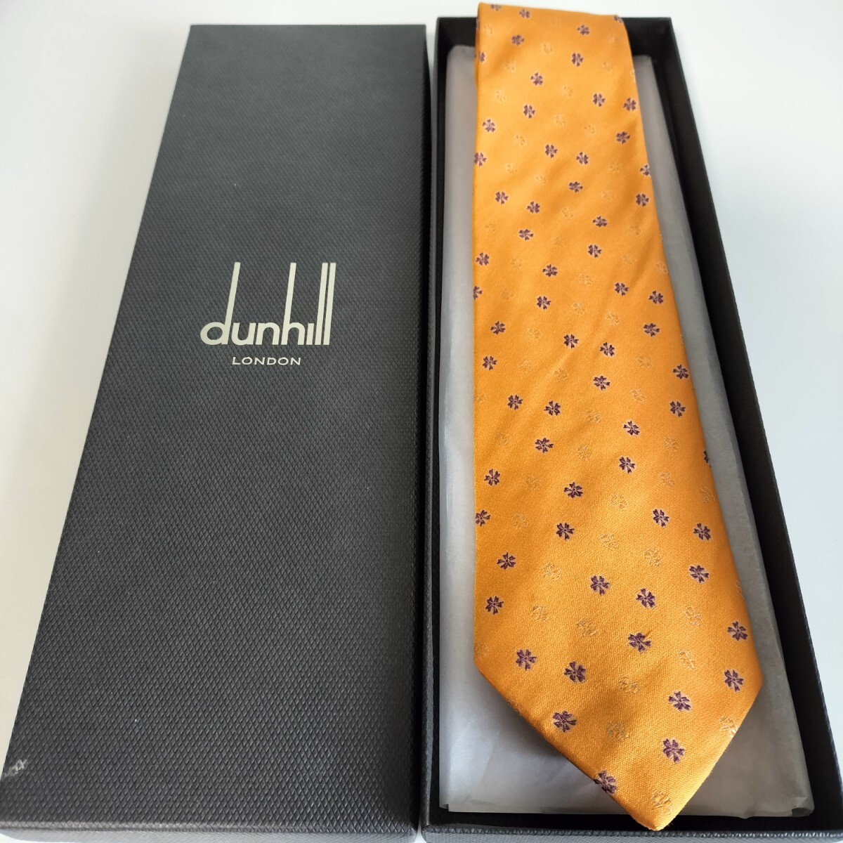 ダンヒル（Dunhill）花弁オレンジ色ネクタイ