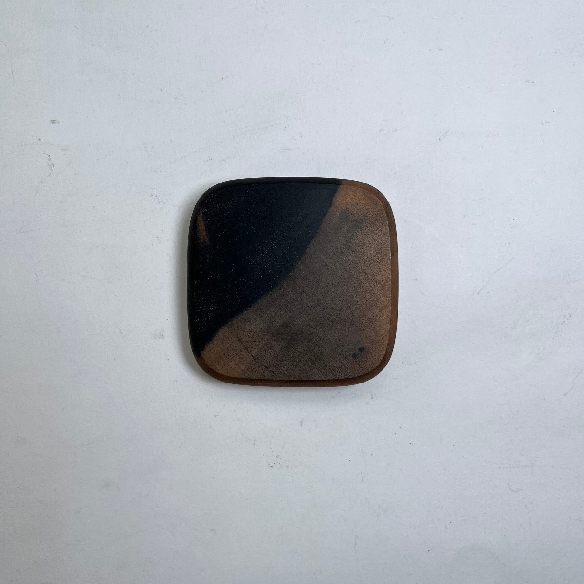 洛座】宗廣 作 黒柿秋草 螺鈿蒔絵 四方香合 共箱 茶道具 茶器 真作 洛座】宗廣 作 黒柿秋草 螺鈿蒔絵 四方香合 共箱 茶道具 茶器 真作