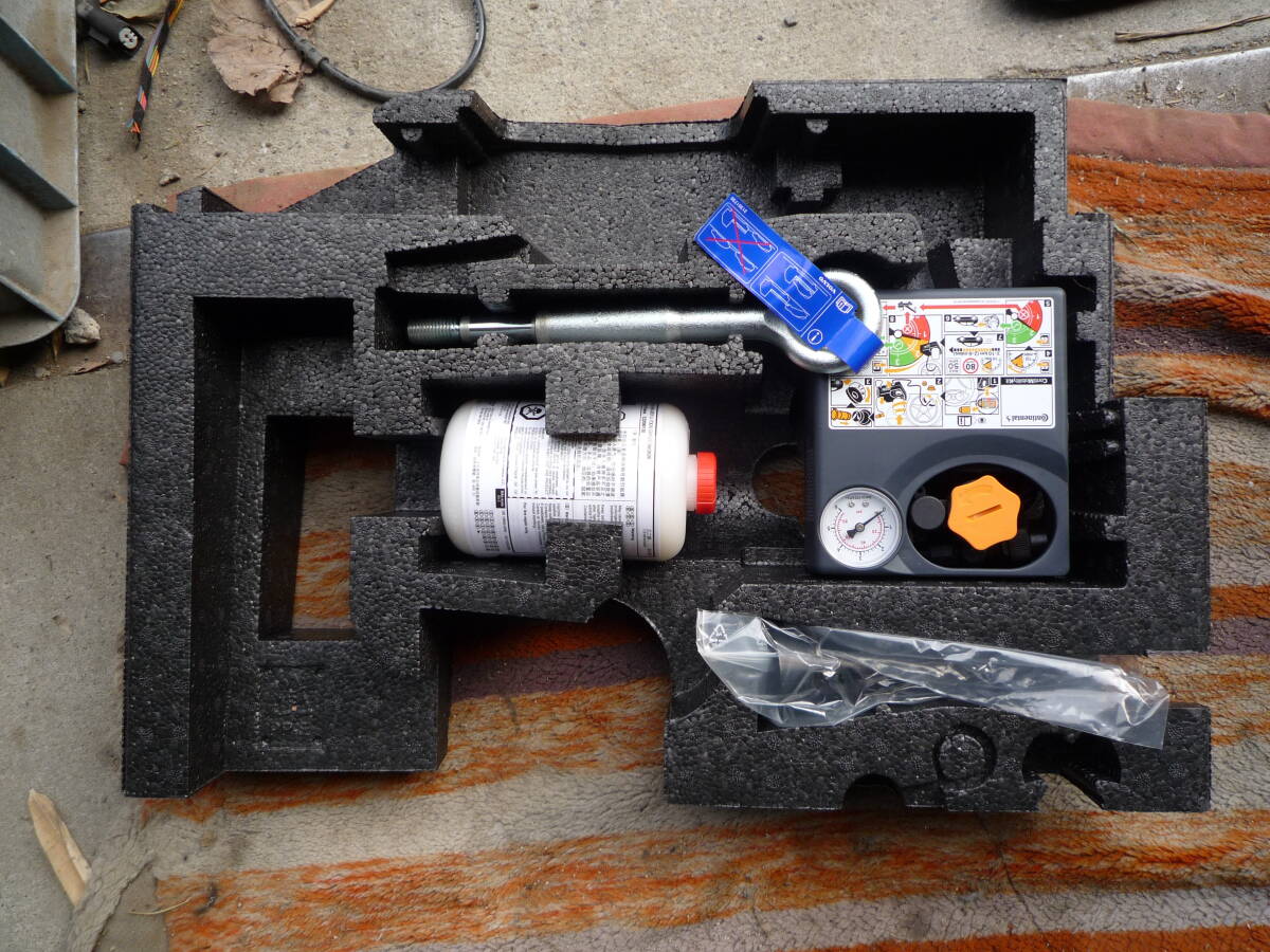 H27年 (ボルボ V40) パンク修理 KIT (MB4164T) 車(chē)載 牽引フック　