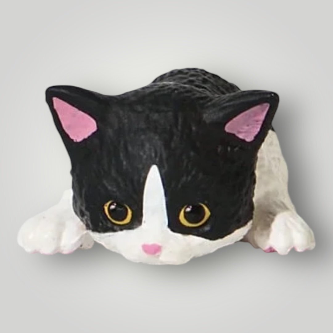 *< нераспечатанный >. ...[ край . древесный уголь ....2] кошка животное фигурка * размер примерно 4cm(K7