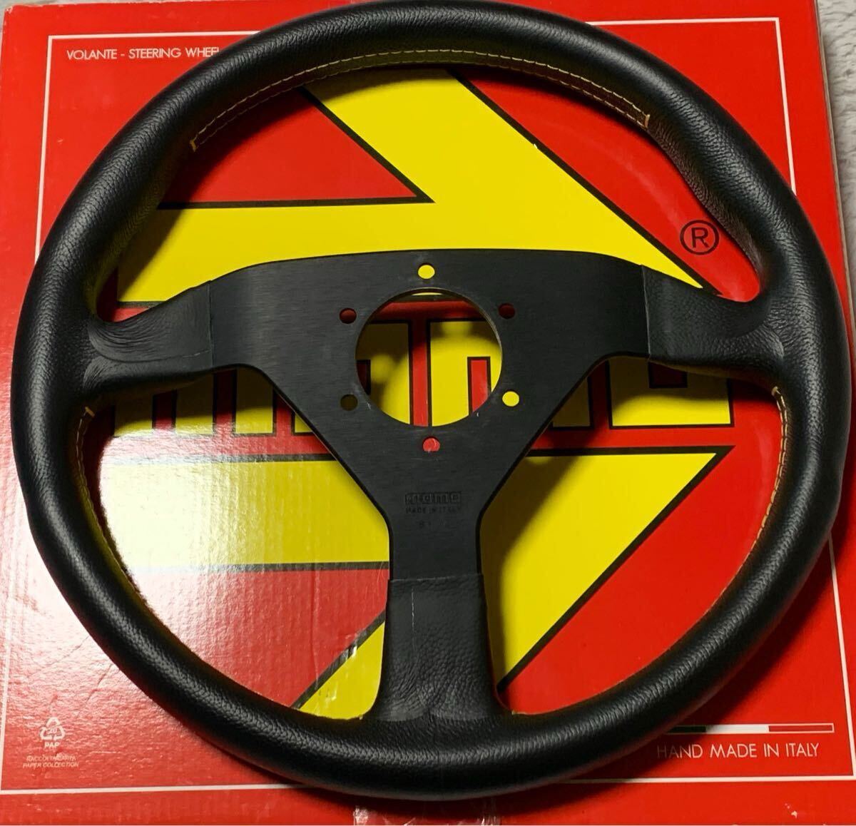 MOMO モモ VELOCE ヴェローチェレーシング 320mm ステアリング V-2 MOMO モモ VELOCE ヴェローチェレーシング 320mm ステアリング V-2
