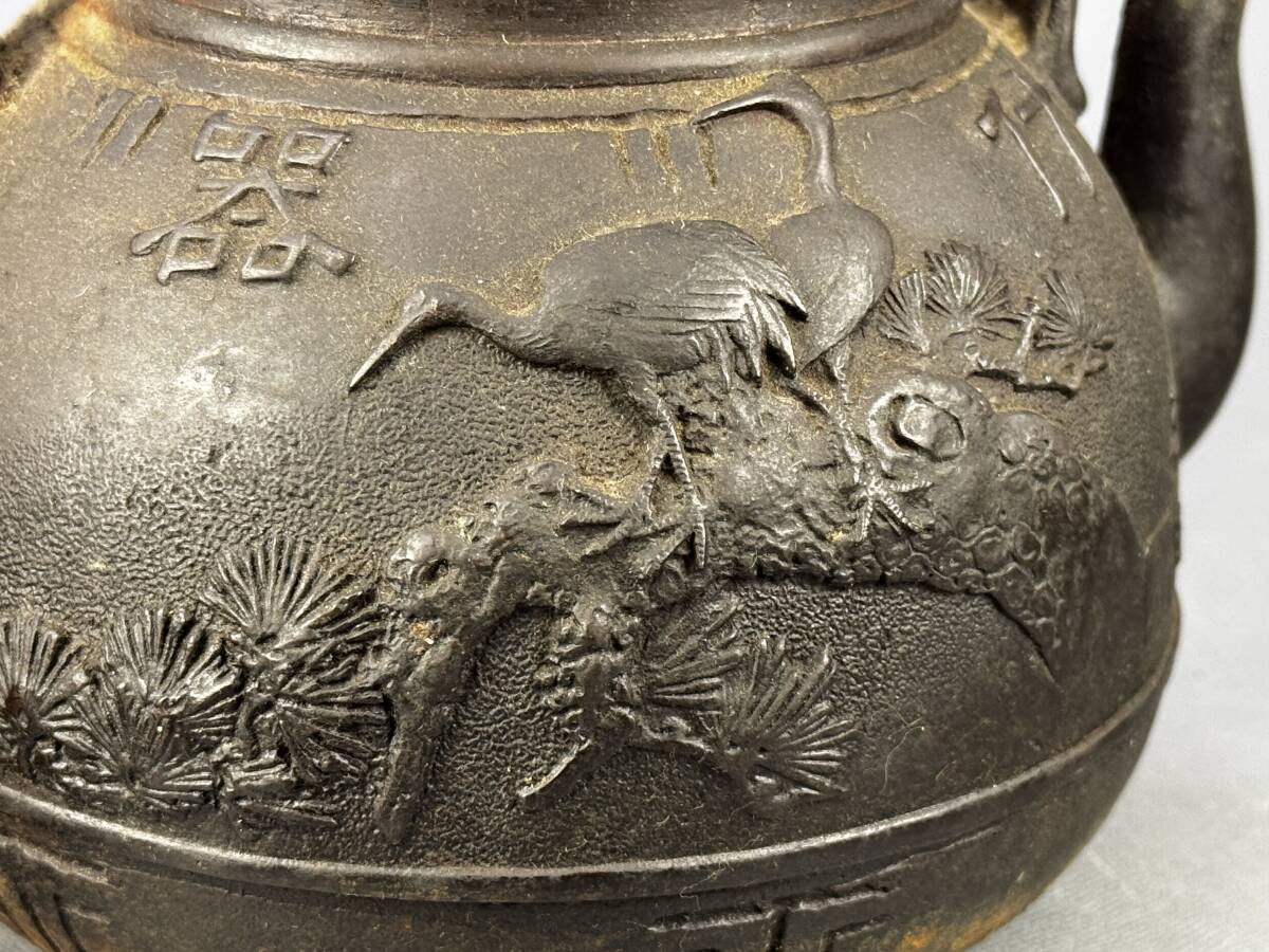 偲】龍文堂造 大国寿郎 時代物 鉄瓶 寿松 鶴と松 銀象嵌 金塗 偲】龍文堂造 大国寿郎 時代物 鉄瓶 寿松 鶴と松 銀象嵌 金塗