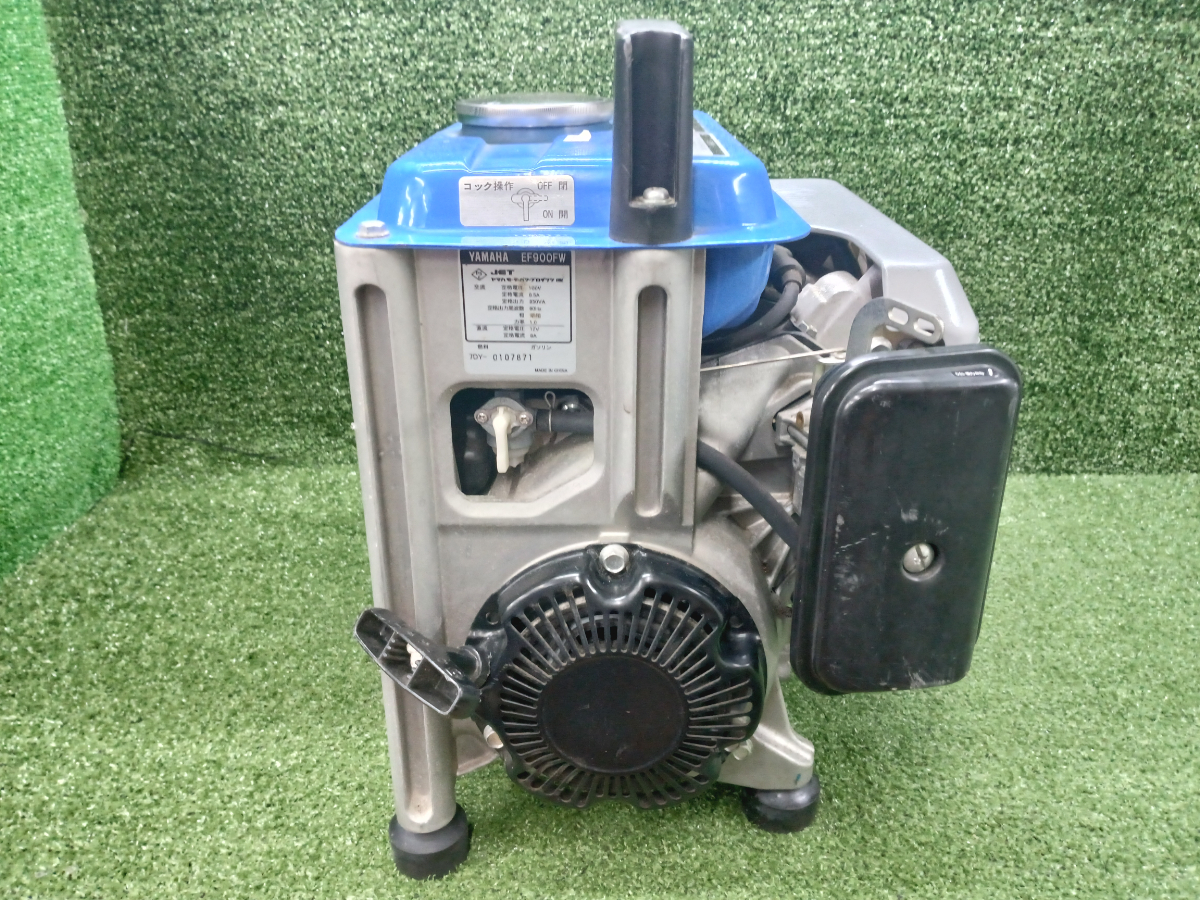 【佐川 140サイズ】中古品 YAMAHA ヤマハ エンジン発電機 50HZ 定格出力 0.7kVA 東日本地域専用 EF900FW