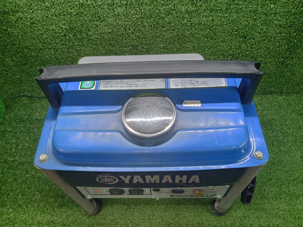 【佐川 140サイズ】中古品 YAMAHA ヤマハ エンジン発電機 50HZ 定格出力 0.7kVA 東日本地域専用 EF900FW