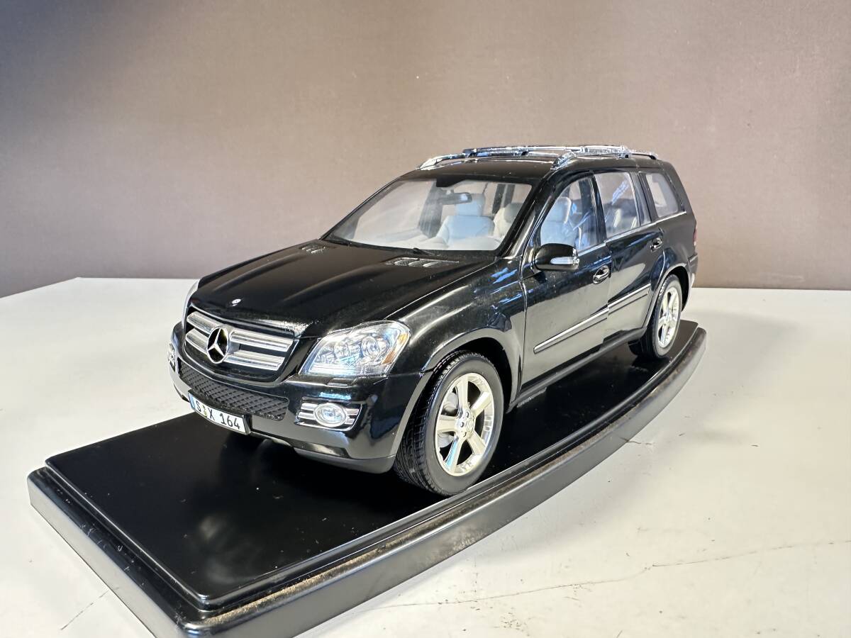 ミニチャンプス　メルセデスベンツ GLクラス 1：18　別ケース付き
