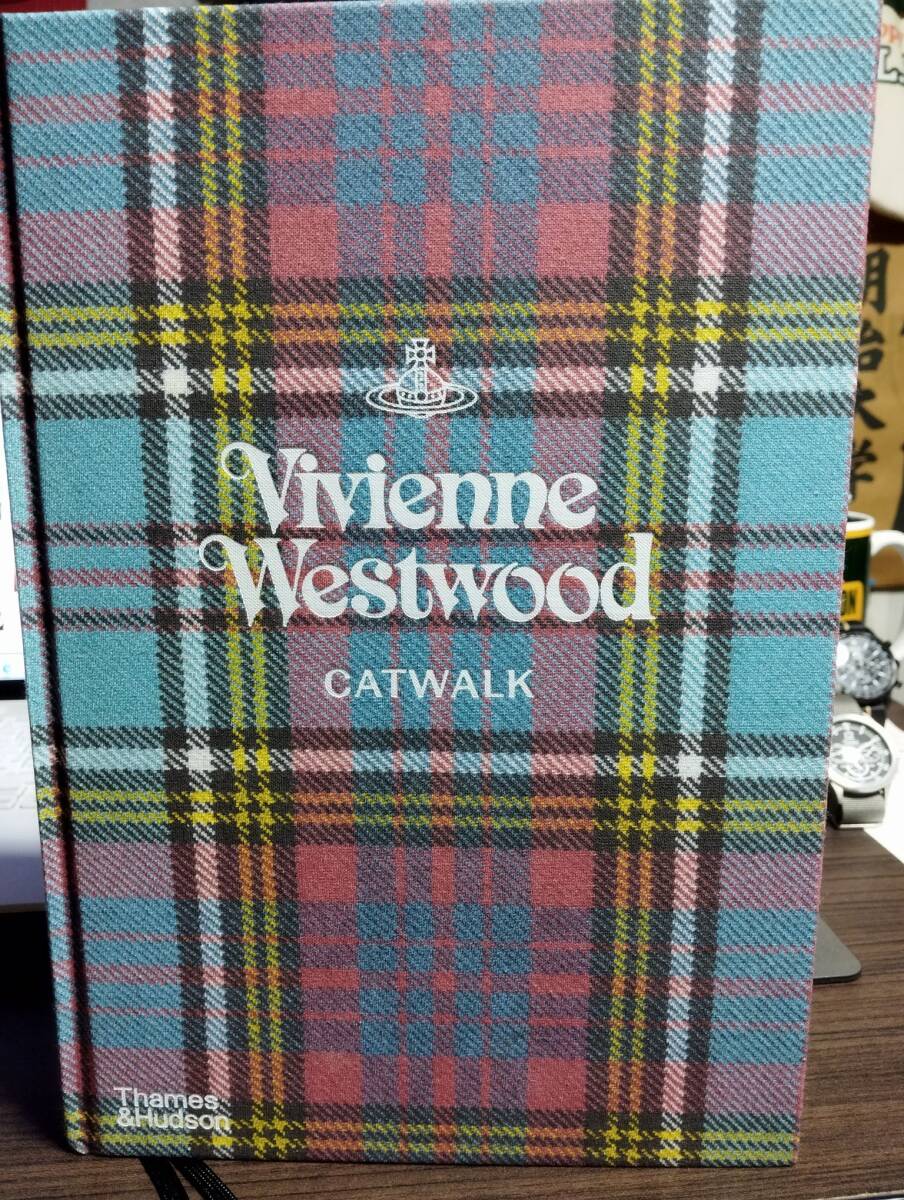 6800円 【洋書】Vivienne Westwood CATWALK THE COMPLETE 6800円 【洋書】Vivienne Westwood CATWALK THE COMPLETE