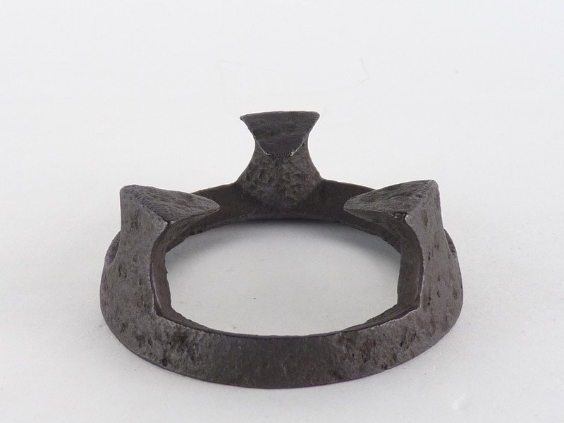 扇屋】釜師 畠春斎「五徳 蓋置」共箱 高さ 約2.5cm 幅 約7.5cm 扇屋】釜師 畠春斎「五徳 蓋置」共箱 高さ 約2.5cm 幅 約7.5cm